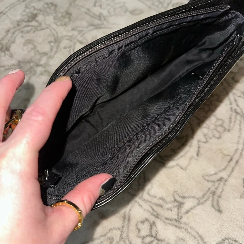 Y2K GUESS Black Patent Leather Shoulder Bag - Picture 7 of 11